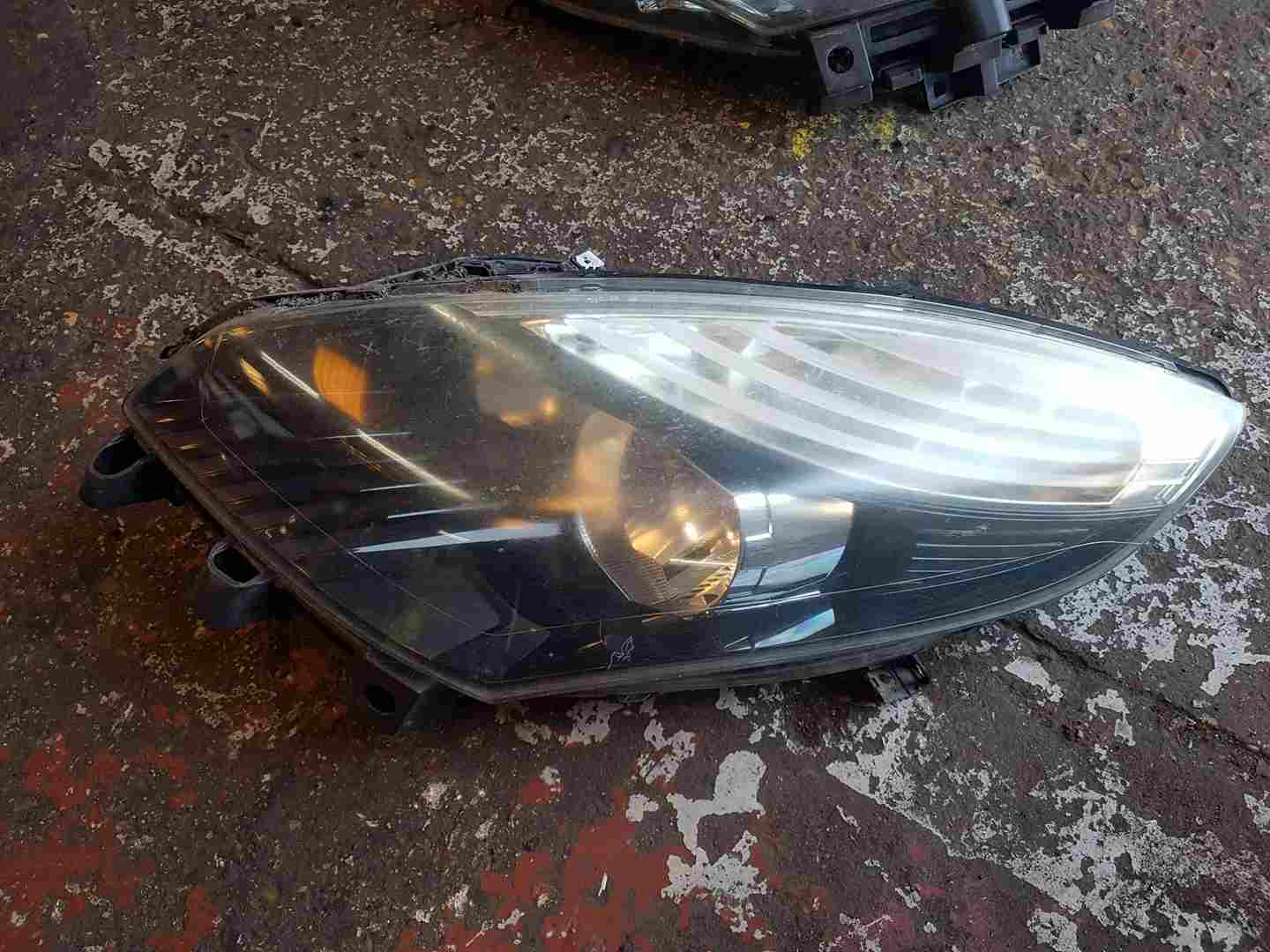 Renault Scenic MK3 2009-2013 Passenger NSF Front Headlight Black Backing Cloudy