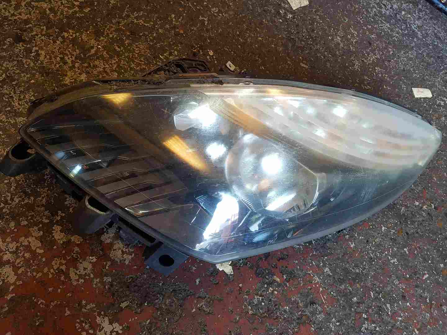 Thumb 2 Renault Scenic MK3 2009-2013 Passenger NSF Front Headlight Black Backing Cloudy