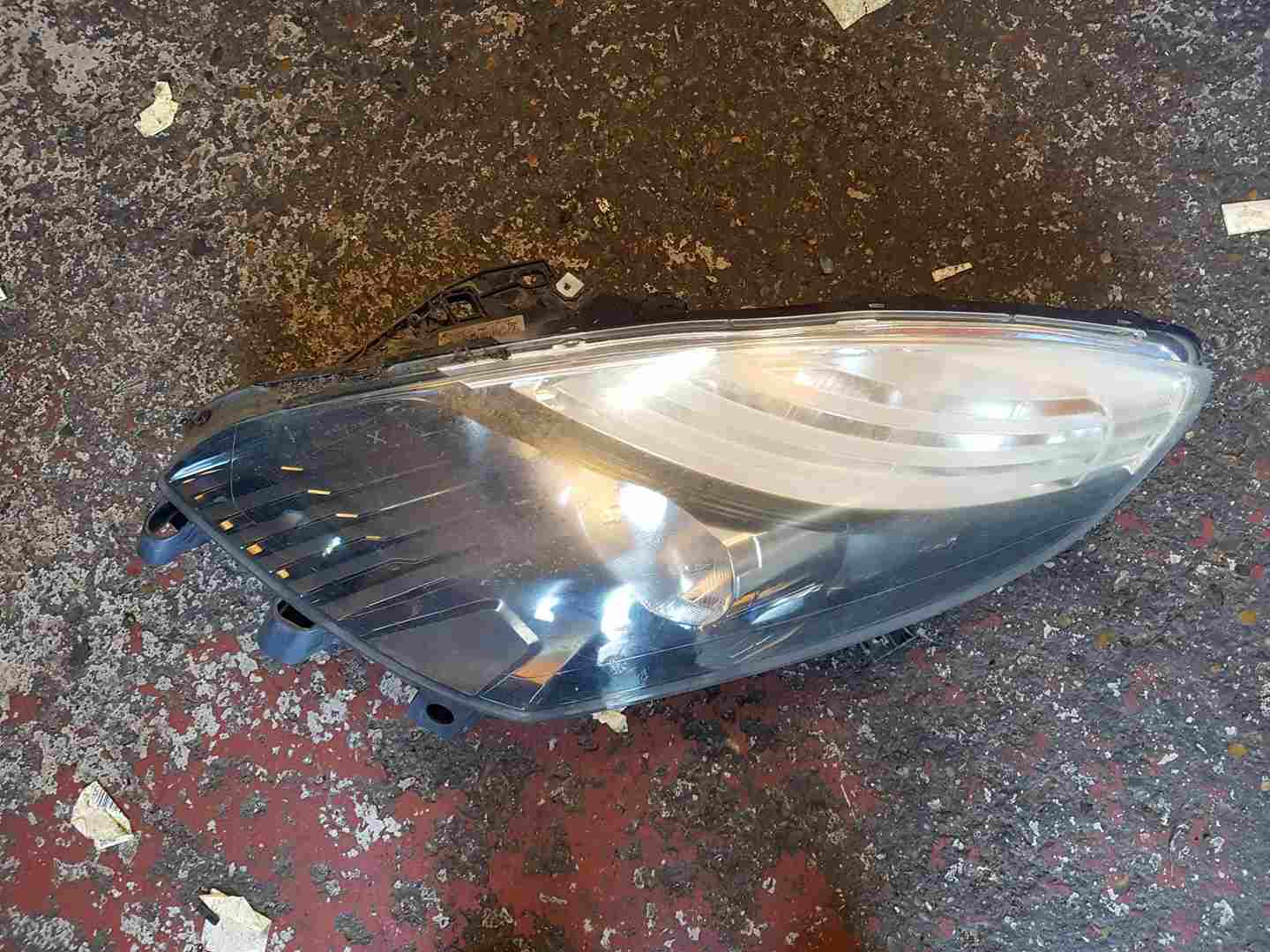 Thumb 3 Renault Scenic MK3 2009-2013 Passenger NSF Front Headlight Black Backing Cloudy