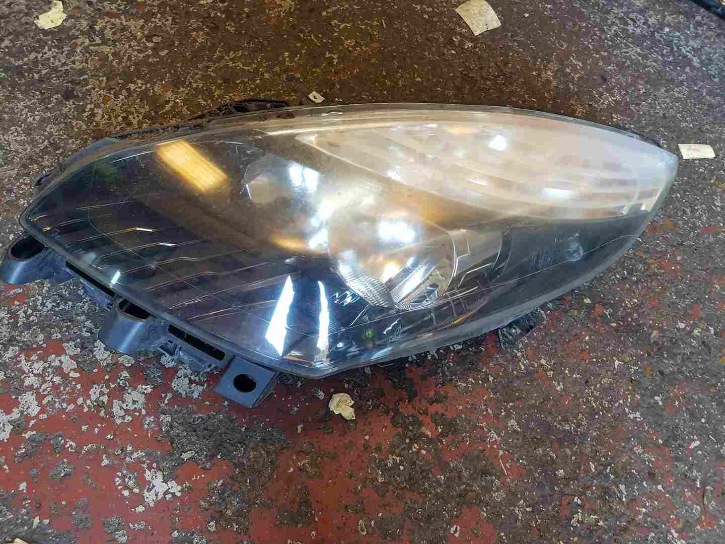 Thumb 6 Renault Scenic MK3 2009-2013 Passenger NSF Front Headlight Black Backing Cloudy