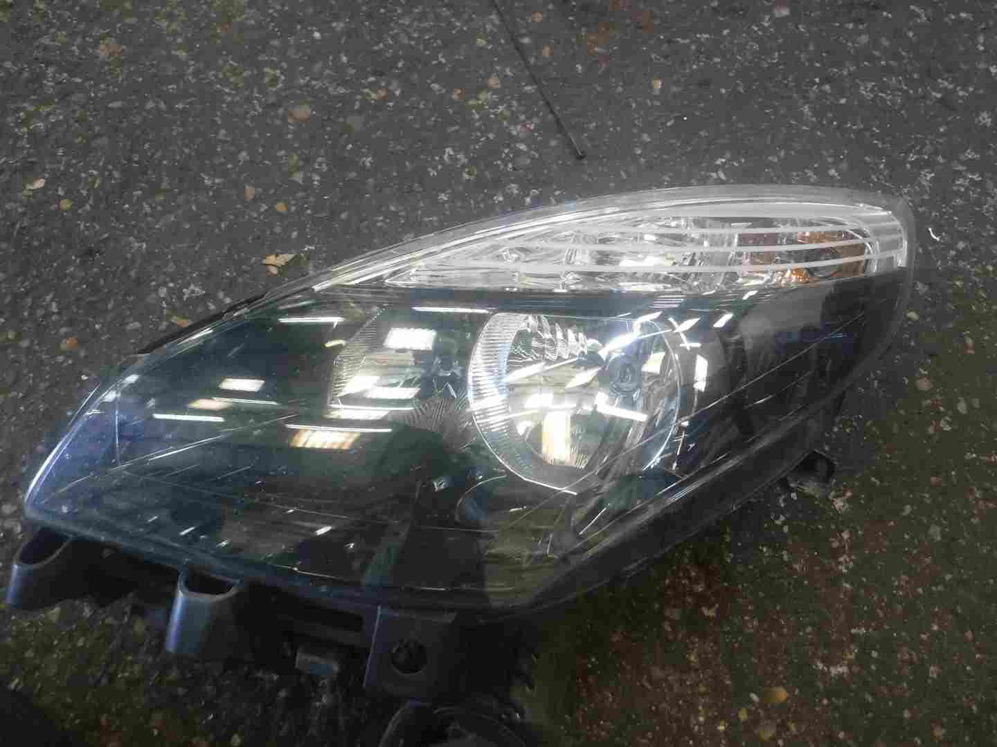 Renault Scenic MK3 2009-2013 Passenger NSF Front Headlight Black Backing Cloudy