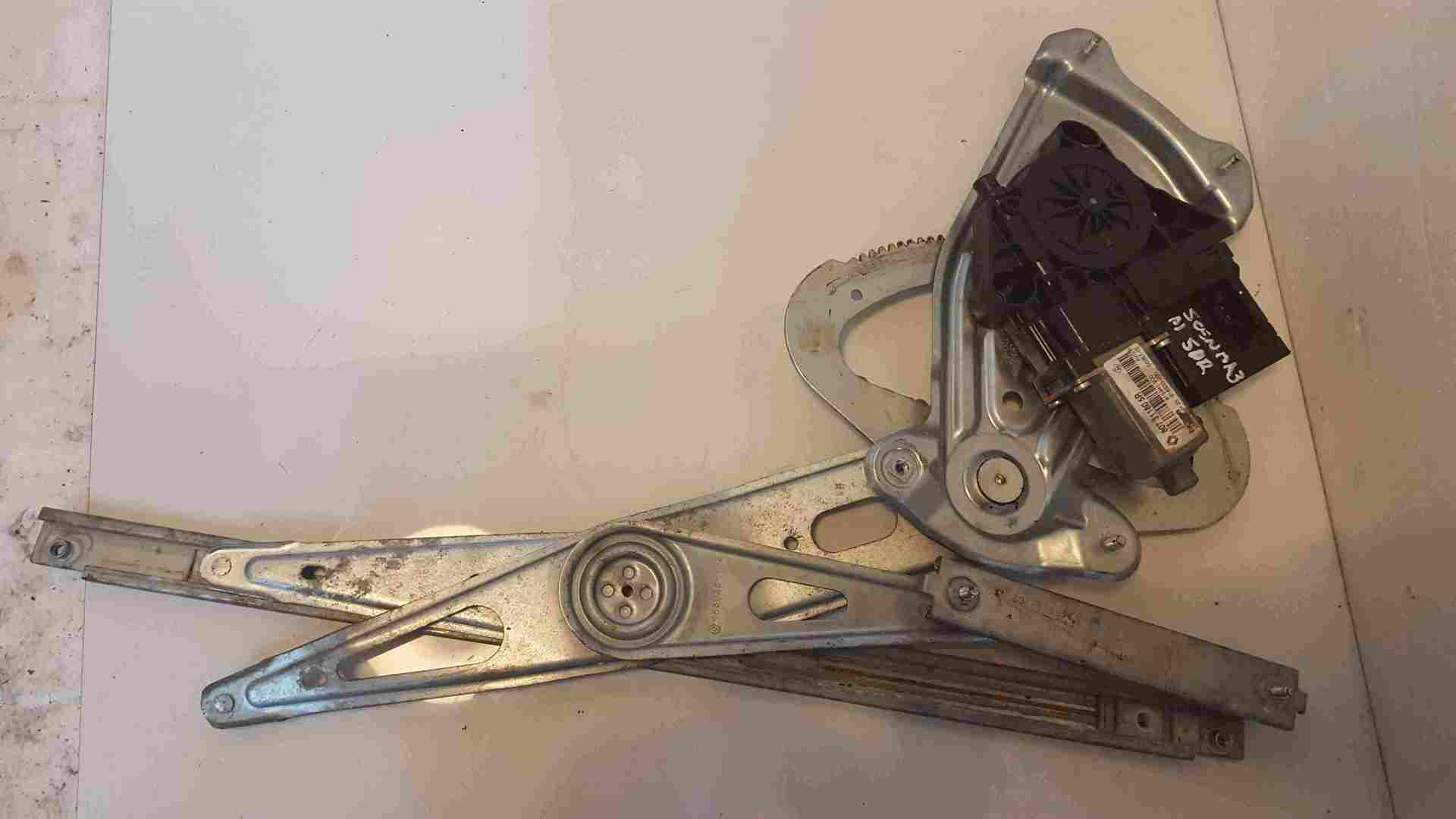 Renault Scenic MK3 2009-2013 Passenger NSF Front Window Motor Regulator