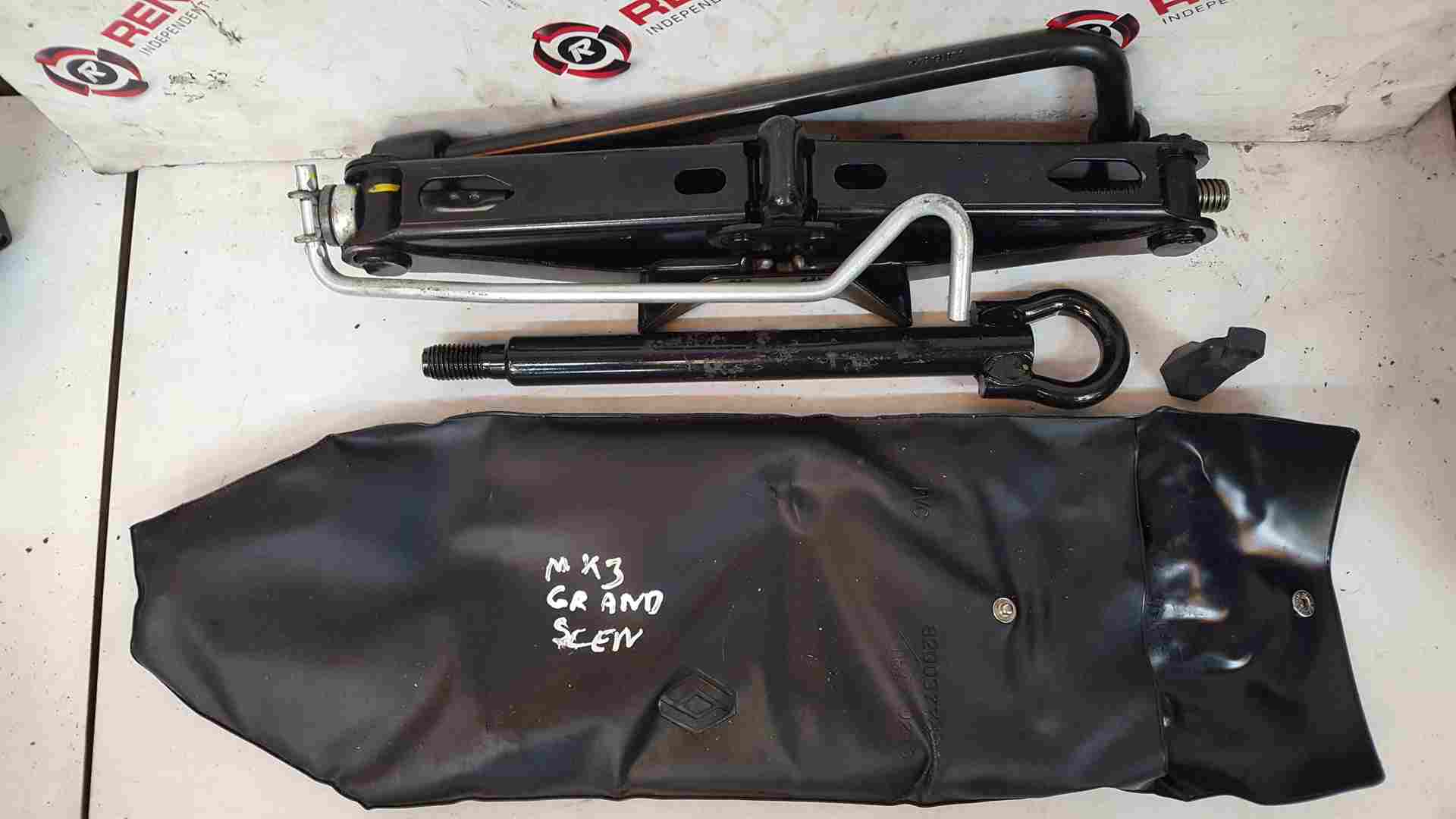 Renault Scenic MK3 2009-2016 Spare Wheel Jack SET + Brace 8200377428