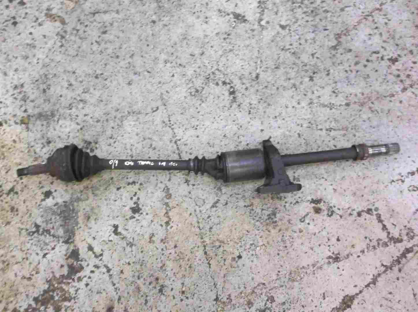 Renault Trafic 2001-2006 1.9 dCi Drivers OSF Front Driveshaft