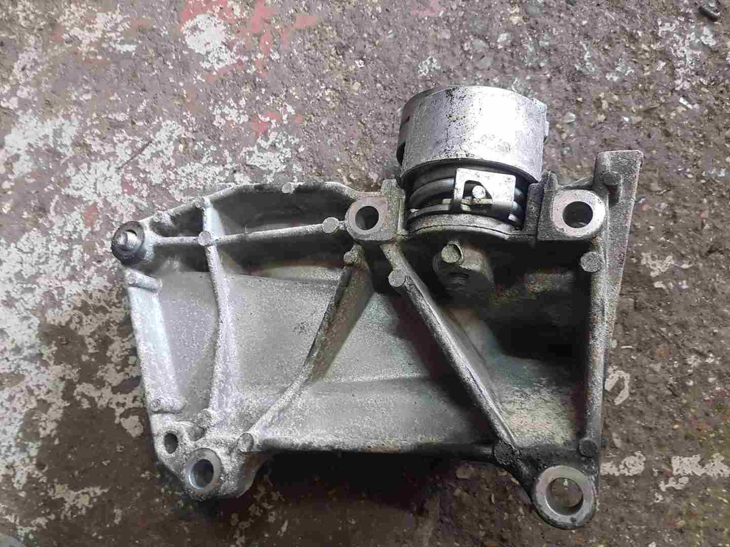 Thumb 2 Renault Trafic 2001-2006 1.9 DCI Engine Mount Bracket Alternator Pump 7700113199