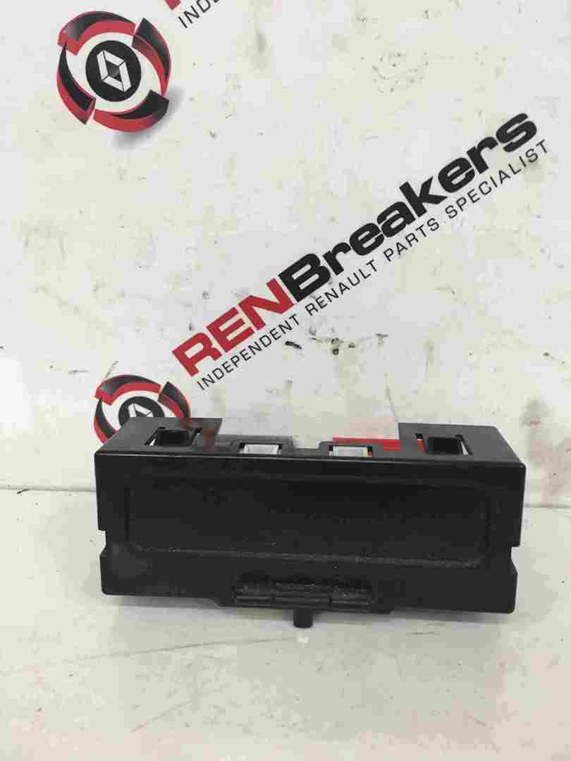 Renault Trafic 2001-2006 Centre Display Clock Screen Radio 8200028364
