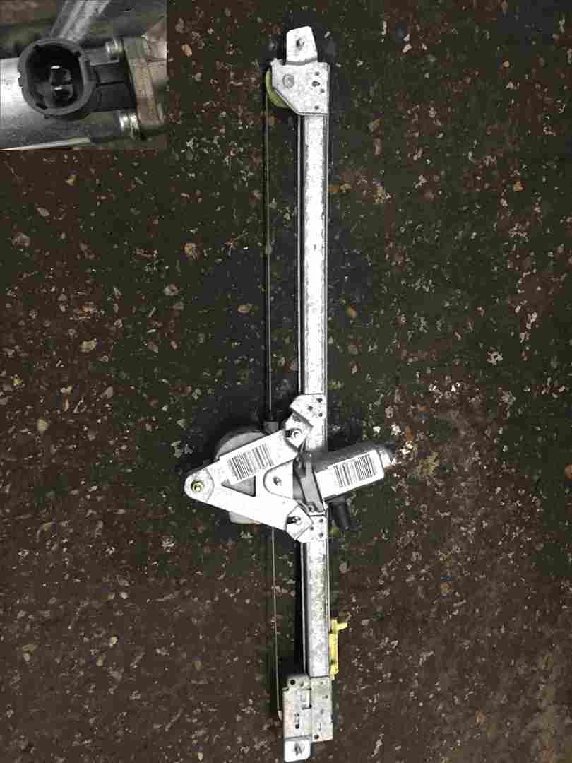 Renault Trafic 2001-2006 Drivers OSF Front Window Motor 2 Pin + Regulator