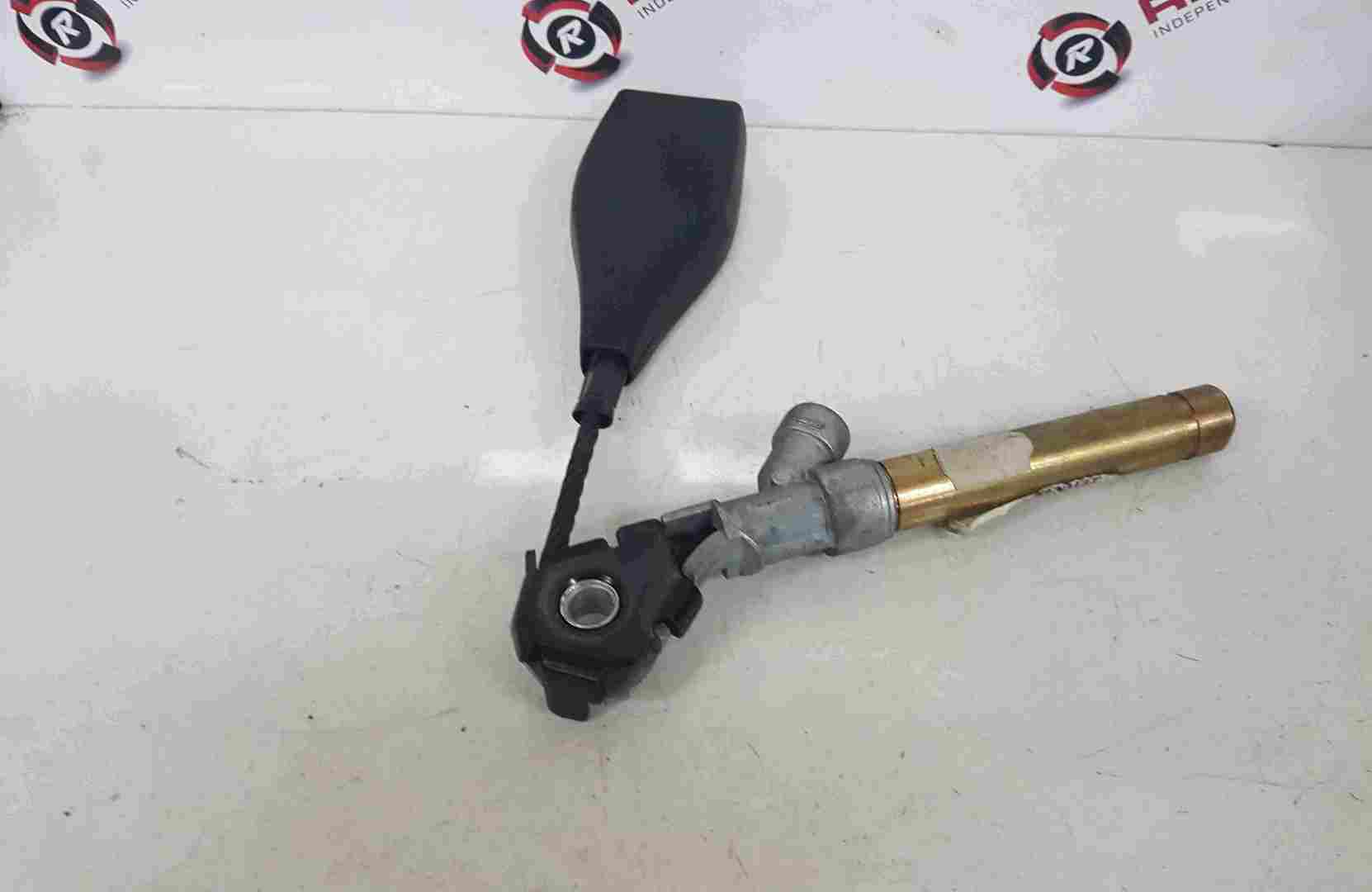 Thumb 4 Renault Trafic 2001-2006 Passenger CENTRE Pre Tensioner Buckle Clip