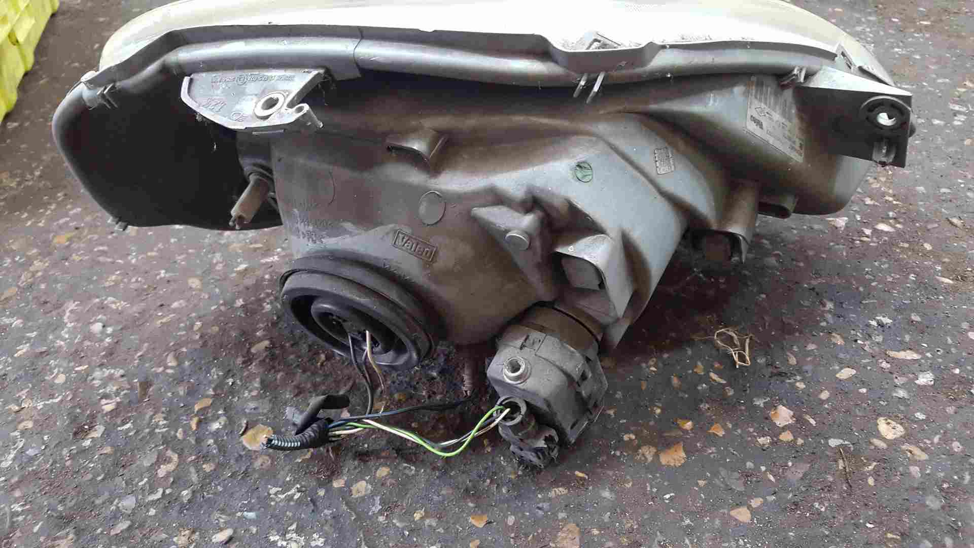 Thumb 2 Renault Trafic 2001-2006 Passenger NSF Front Headlight 7700311373