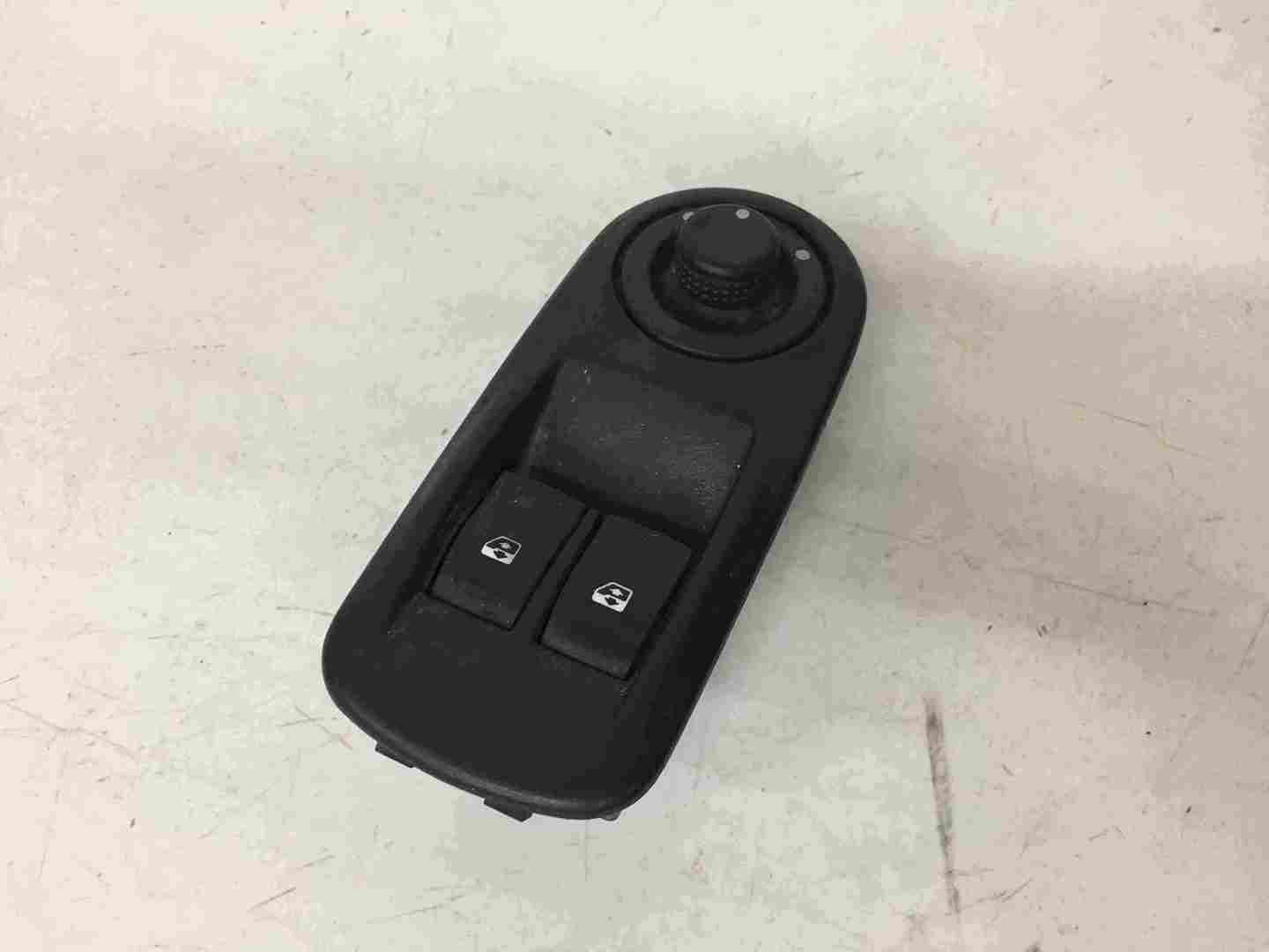 Renault Trafic 2006-2014 Drivers OSF Front Window Switch Blue Plug + Panel