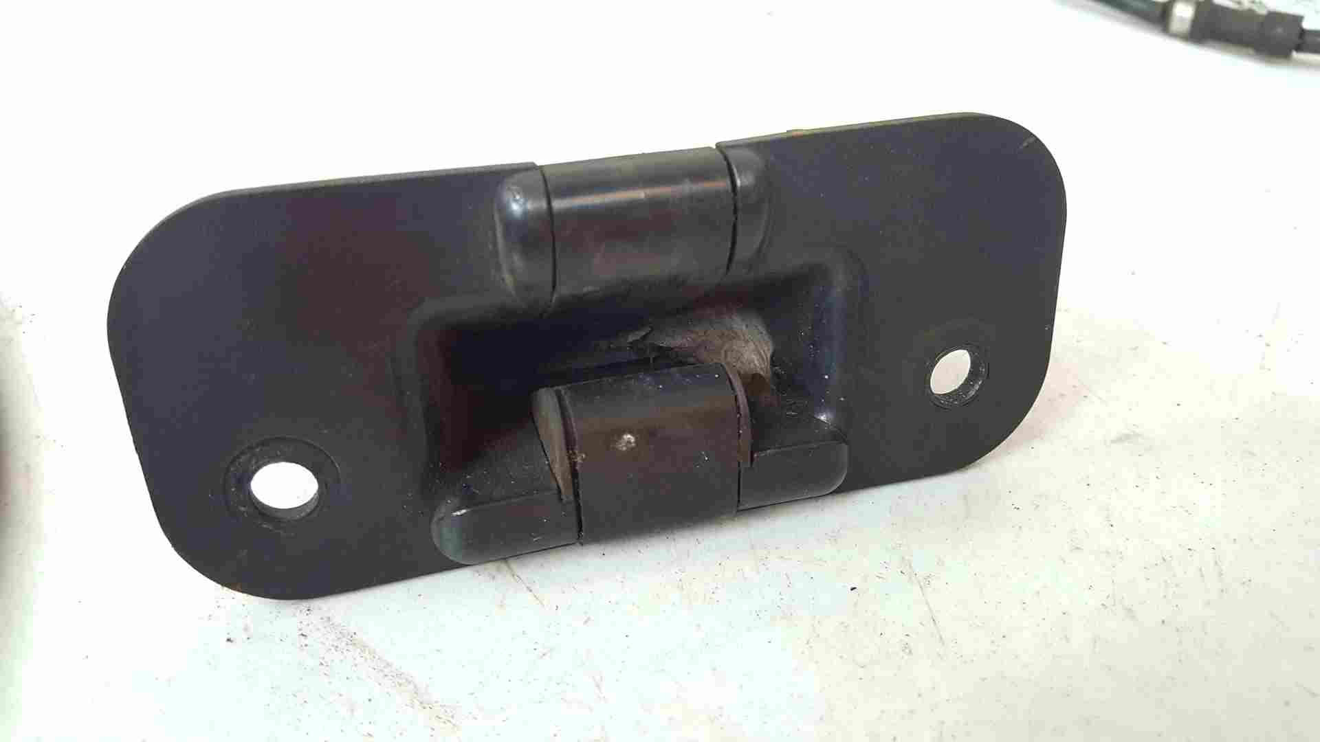 Thumb 4 Renault Trafic MK2 2001-2006 Kangoo Ns Sliding Door Lower Catch Mount 
