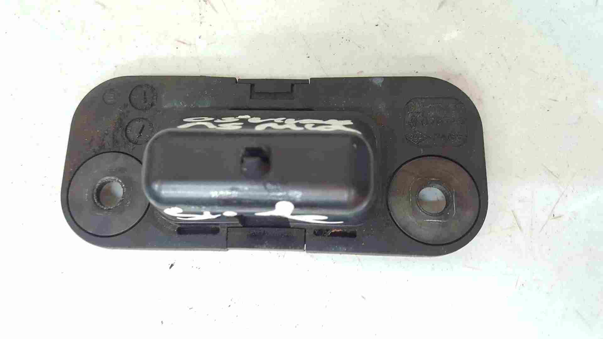 Thumb 2 Renault Trafic MK2 2001-2006 Kangoo Ns Sliding Door Lower Catch Mount 