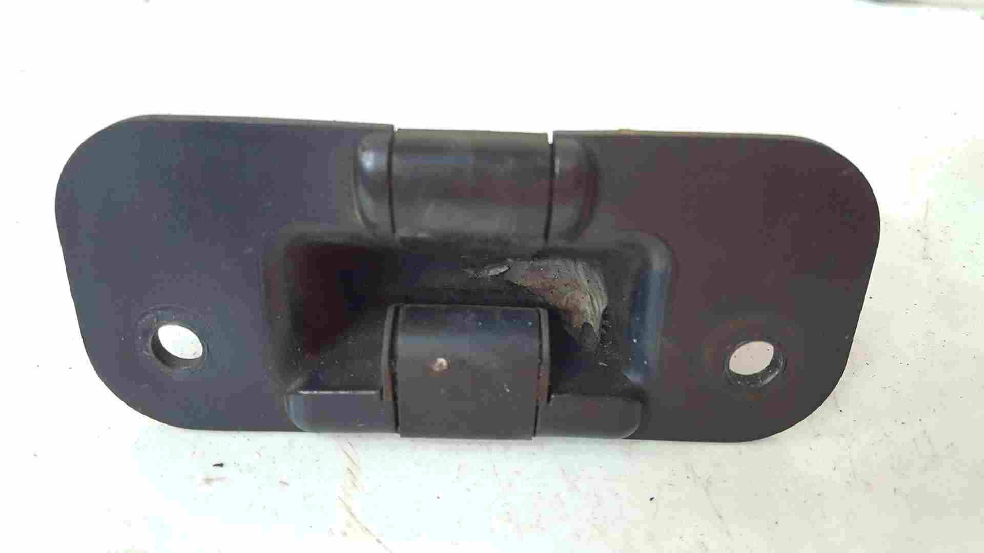 Thumb 5 Renault Trafic MK2 2001-2006 Kangoo Ns Sliding Door Lower Catch Mount 