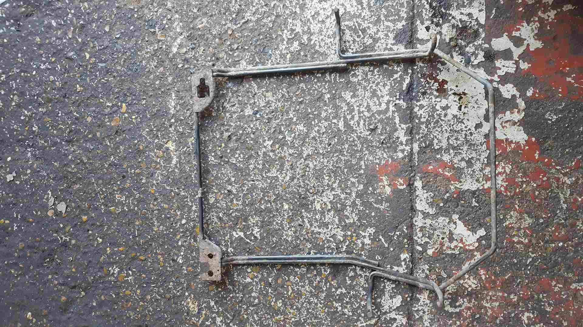 Renault Trafic MK2 2006-2014 Spare Wheel Holder Brace 