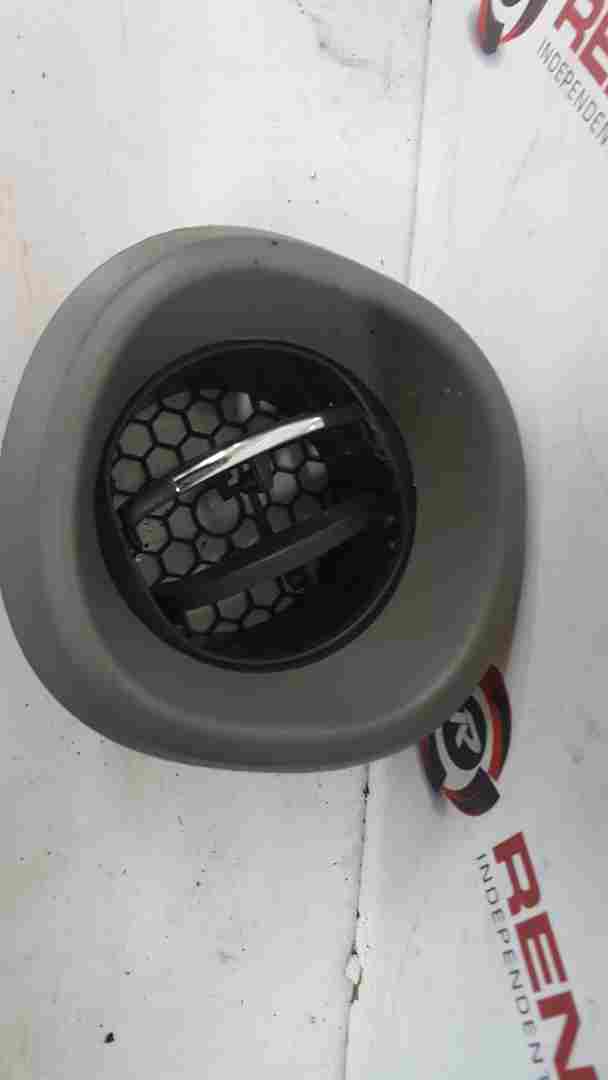 Thumb 6 Renault Trafic MK3 2014-2018 Dash Vent 687601310R OSF NSF 687601310r