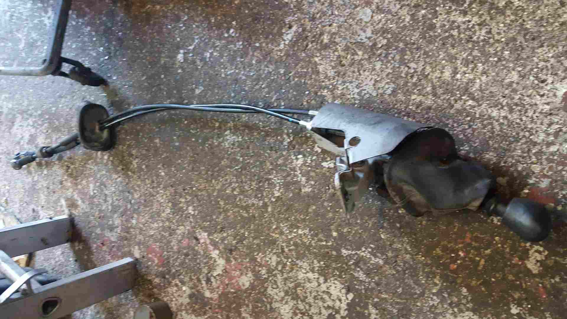 Thumb 9 Renault Trafic MPV 2006-2014 Gearstick Mechanism 6 Speed + Cables