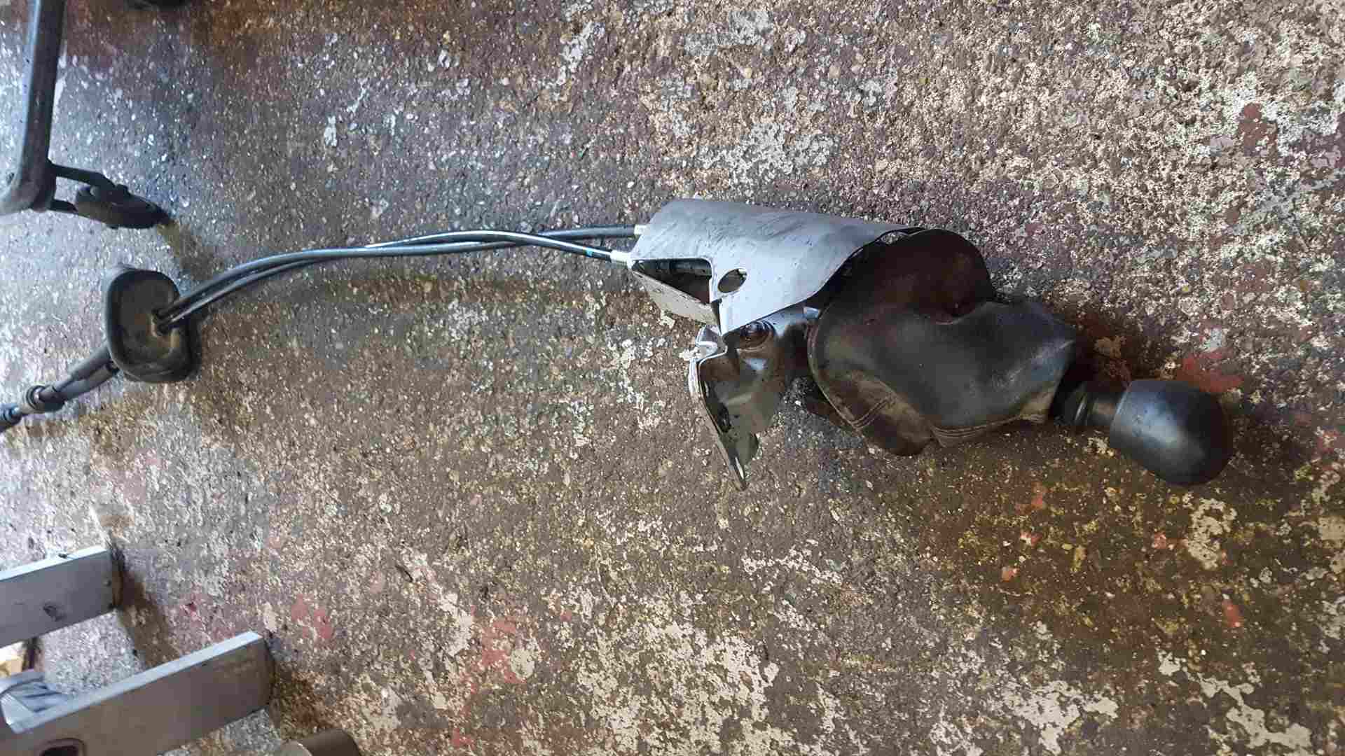 Thumb 8 Renault Trafic MPV 2006-2014 Gearstick Mechanism 6 Speed + Cables