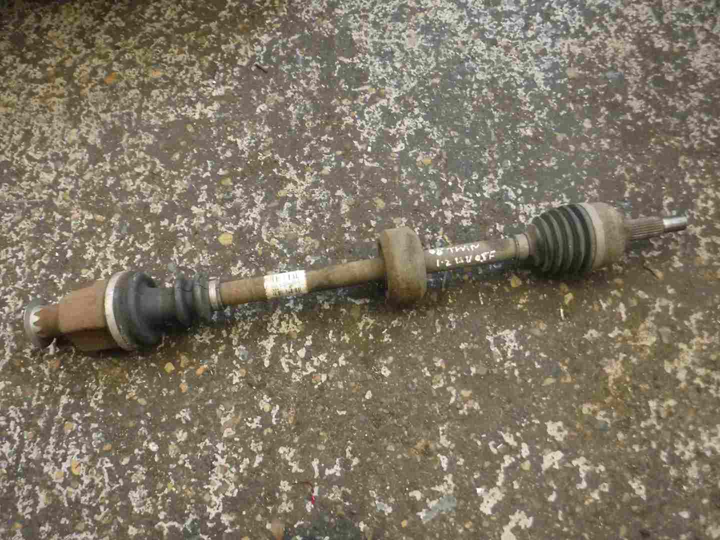 Renault Twingo 2007-2011 1.2 16v Drivers OSF Front Driveshaft 8200684084