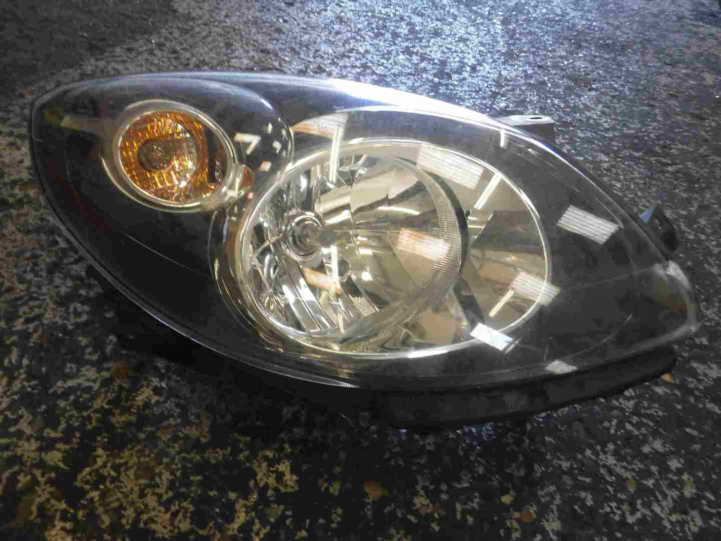 Renault Twingo 2007-2011 Drivers OSF Front Headlight Lens