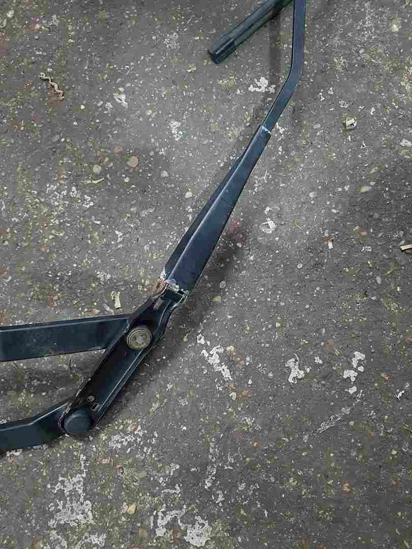 Thumb 2 Renault Twingo 2007-2011 Drivers OSF Front Windscreen Wiper ARM 8200402730
