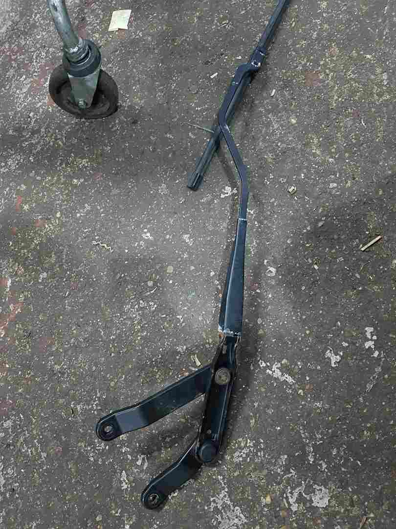 Thumb 4 Renault Twingo 2007-2011 Drivers OSF Front Windscreen Wiper ARM 8200402730