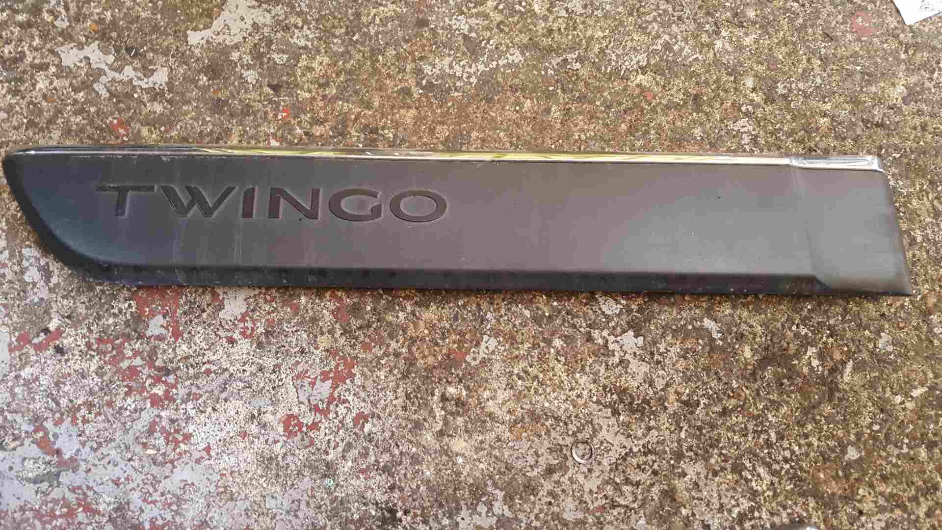 Thumb 2 Renault Twingo 2014-2017 Drivers OSR Rear Moulding Trim With Chrome 828204792R