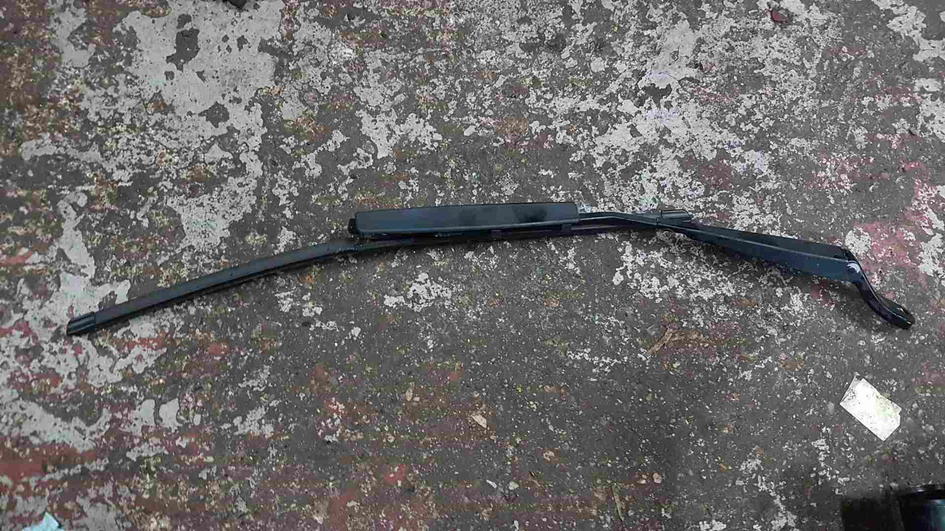 Thumb 2 Renault Wind MK1 2010-2013 Passenger NSF Front Windscreen Wiper Arm 8200402731