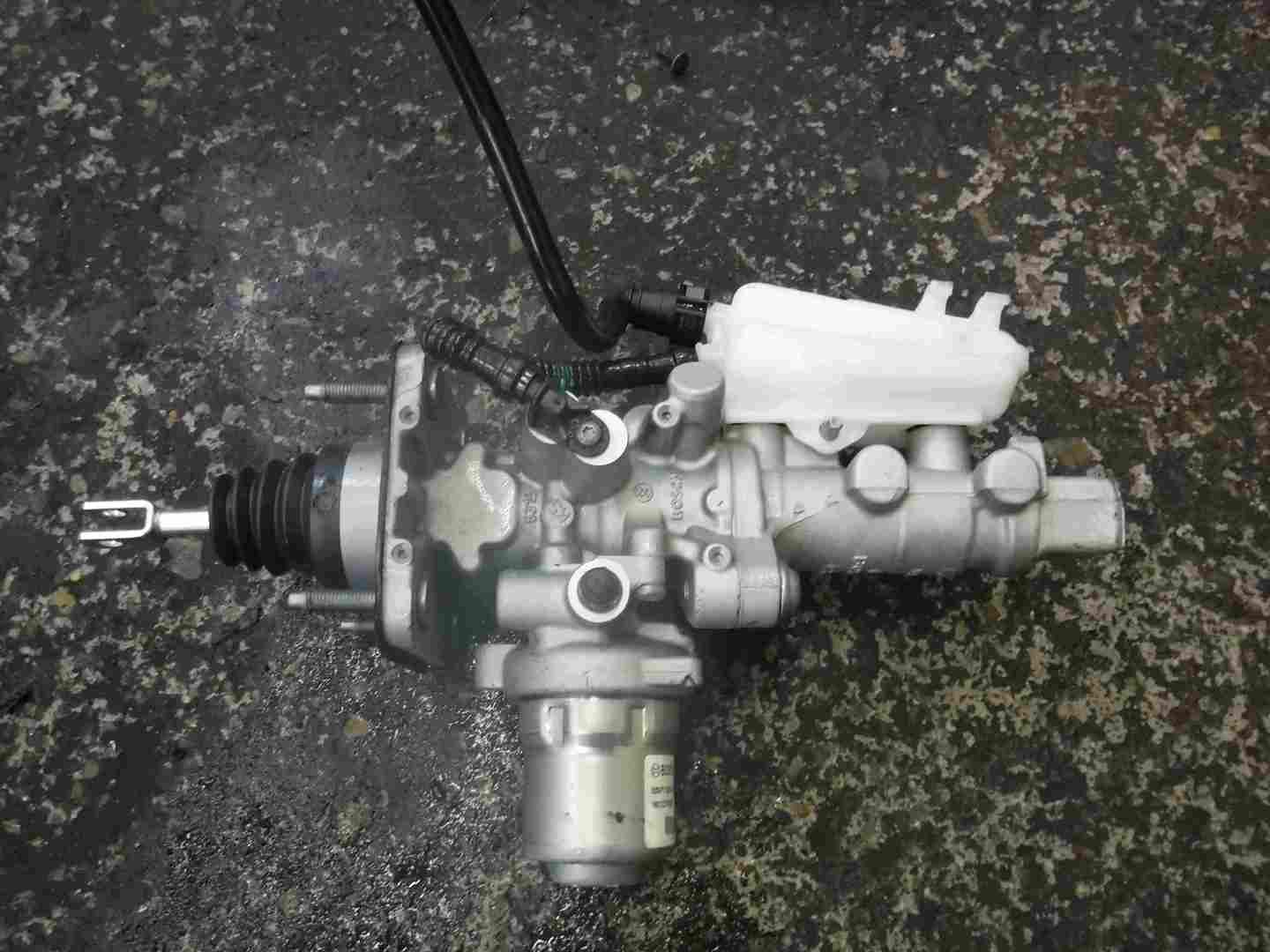 Renault Zoe 2012-2016 Brake Master Cylinder   Bottle 16012210123