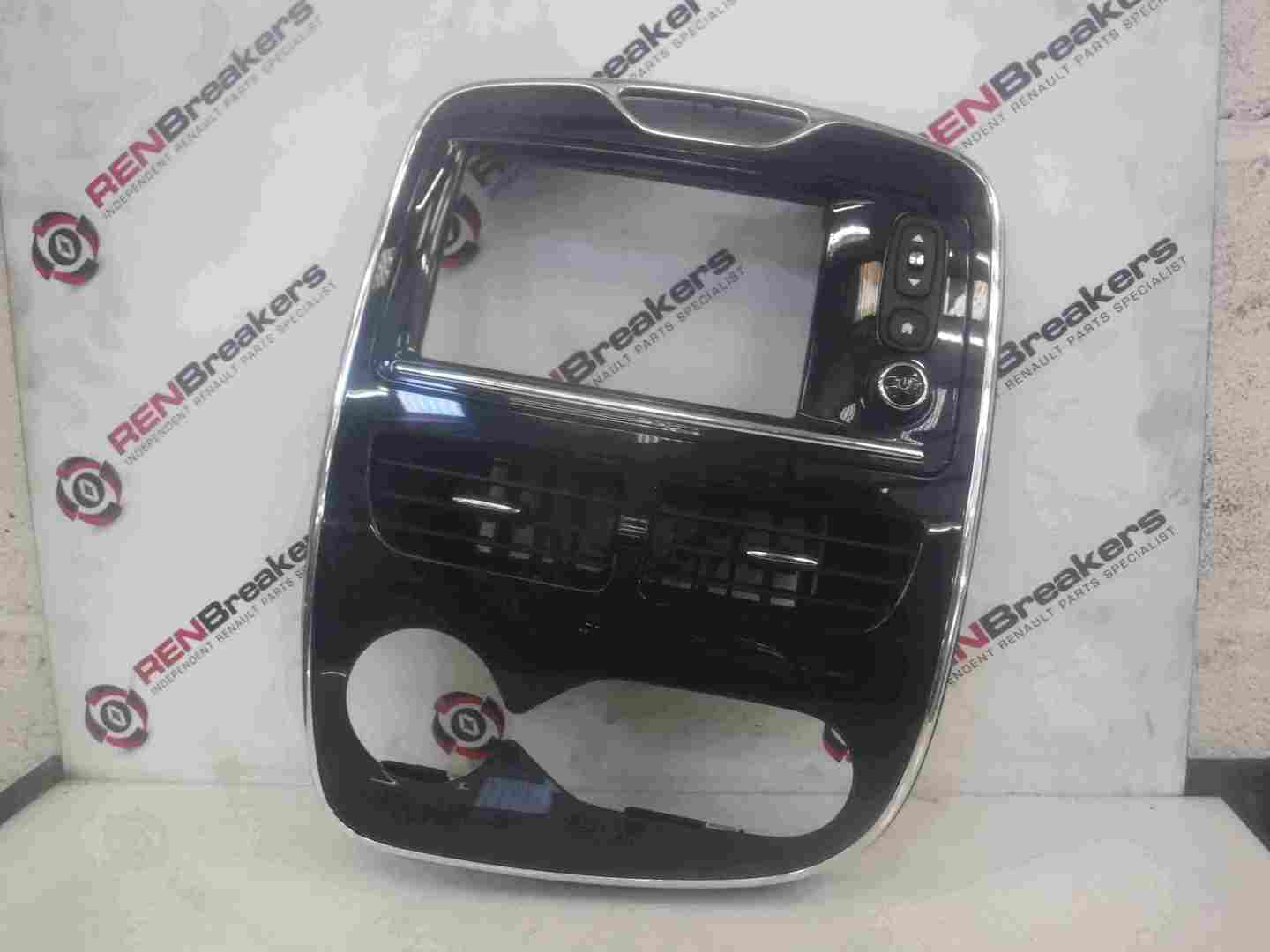 Renault Zoe 2012-2016 Centre Heater Vent + Surround Gloss Black + Radio Buttons