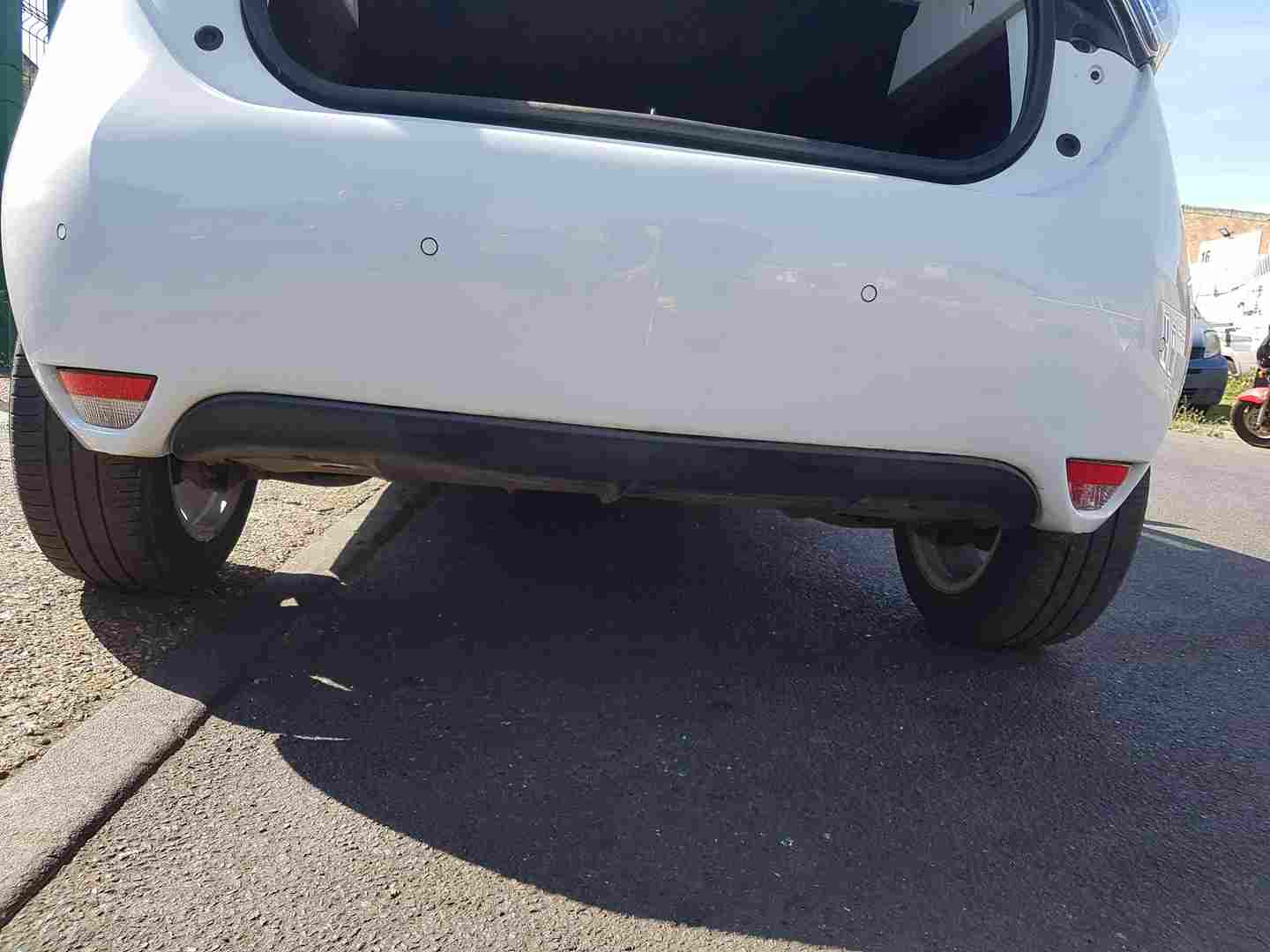 Thumb 5 Renault ZOE 2012-2016 Rear Bumper White Ov369 + Parking Sensors 