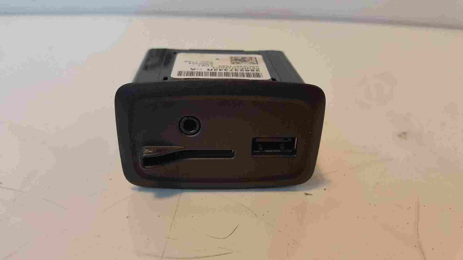 Renault Zoe Captur 2012-2019 USB Port Aux 280237342r