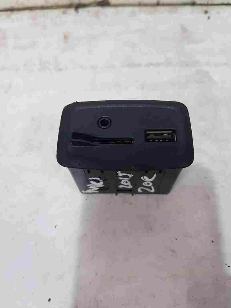 Thumb 2 Renault ZOE 2019-2024 AUX Usb Sd Card Connection Reader 280233435R 280233435r