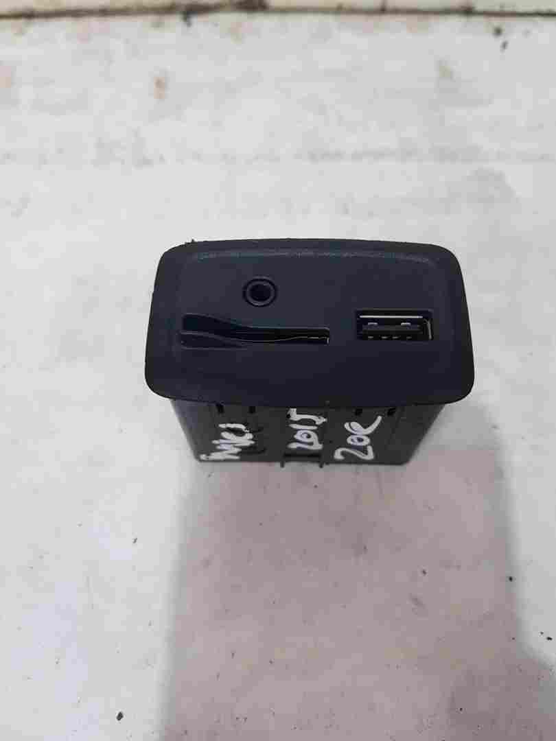 Thumb 3 Renault ZOE 2019-2024 AUX Usb Sd Card Connection Reader 280233435R 280233435r