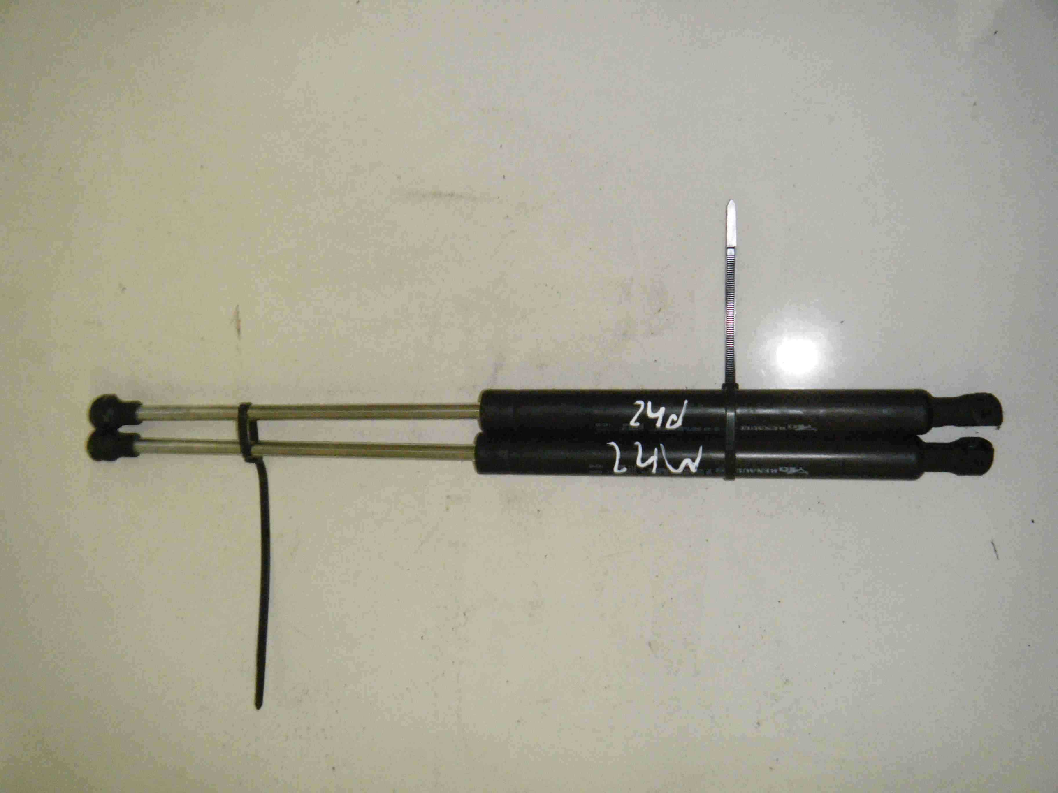 Renault Clio MK2 1998-2006 Boot Gas Struts Dampers Lifters 7700842256