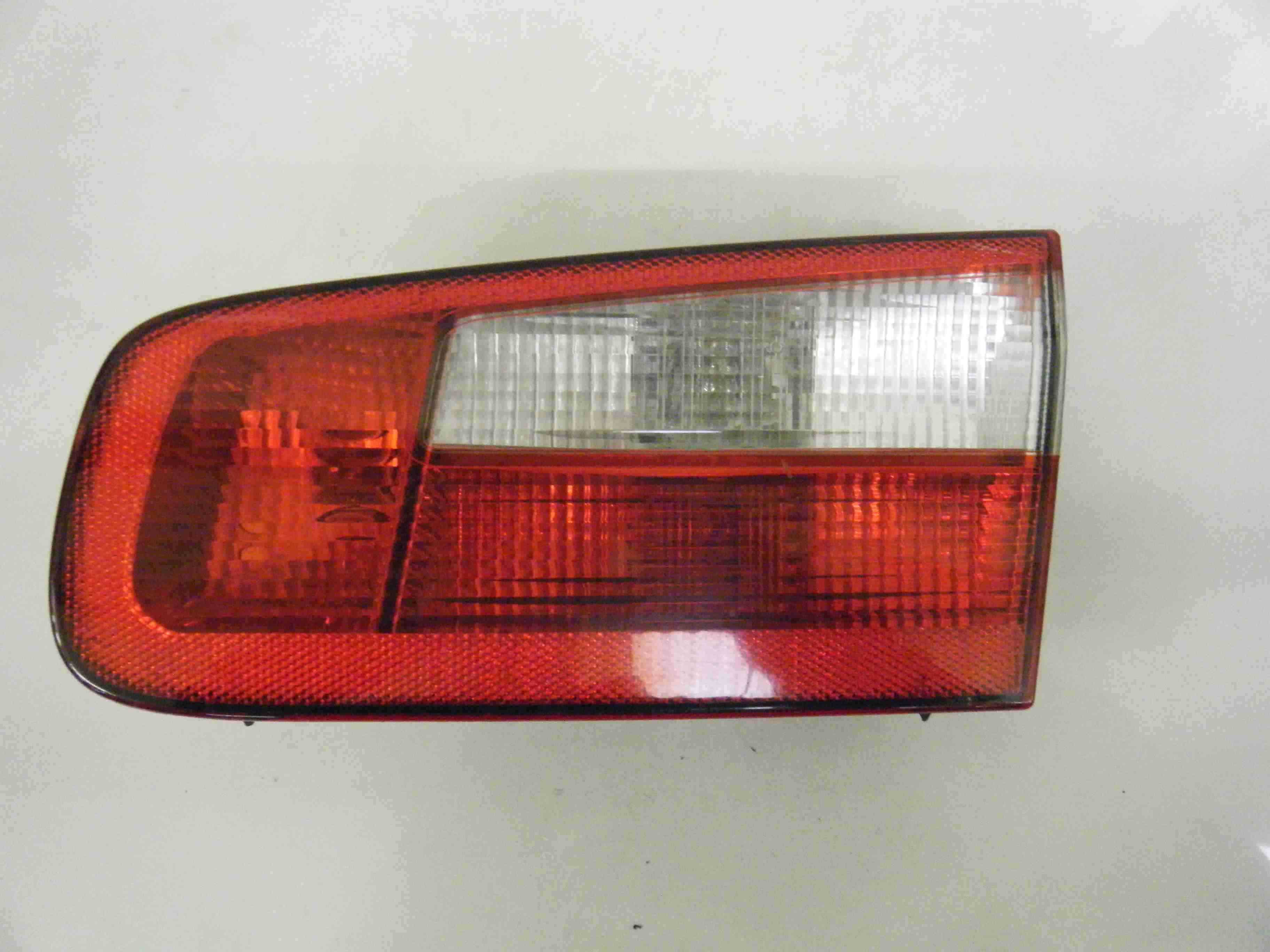 Renault Laguna 2001-2005 Drivers OSR Rear Boot Tailgate Light 8200002476
