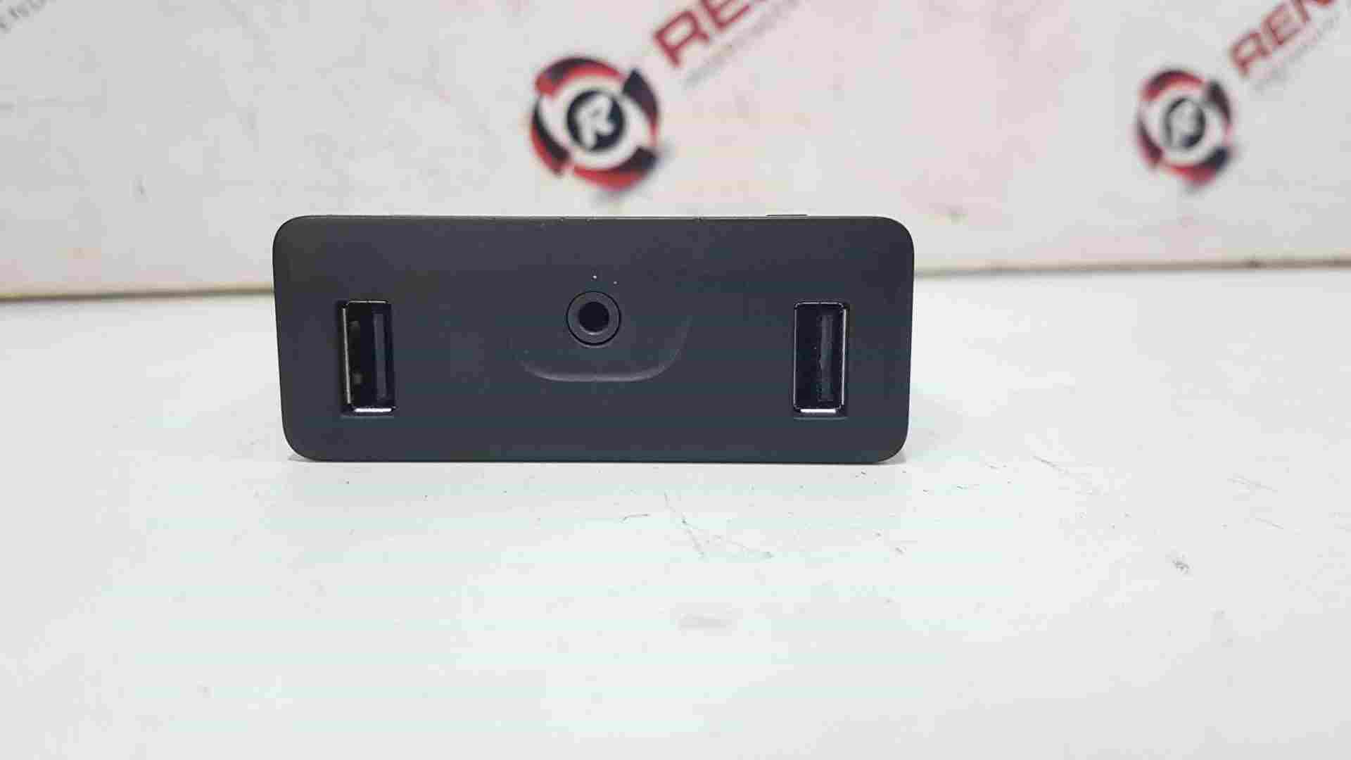 Thumb 3 Rrenault Kadjar 2015-2018 Twin USB Port AUX Socket Console Trim 280239732R